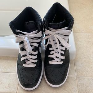 Kids Nike Dunk High Size 5Y - Worn Once!